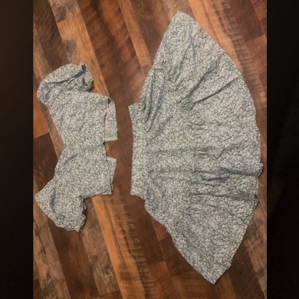 Two Piece Formal Wear Set - Picture 4 of 5